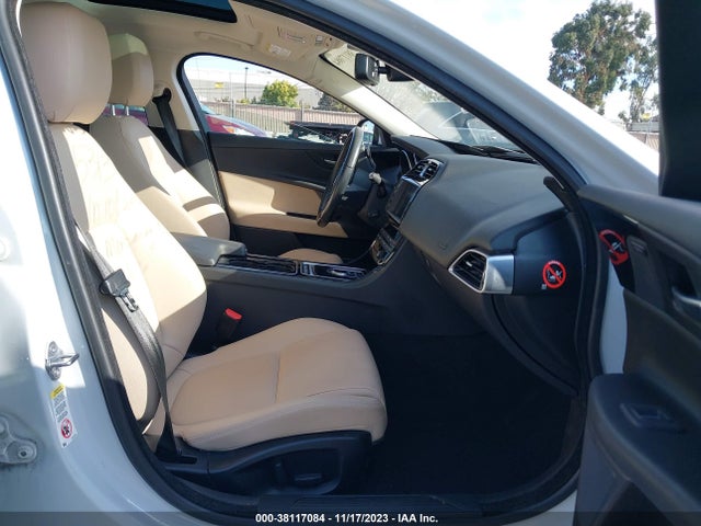 2017 JAGUAR XE SAJAD4BV9HA974334 Photo 4