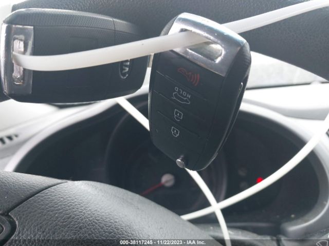 KNDPBCAC2F7741673 KIA Sportage Lx