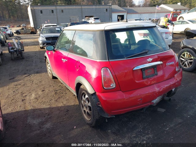 2005 MINI COOPER WMWRC33435TJ68393 Photo 2