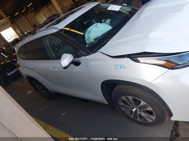 Toyota Highlander Xle 2022 5TDGZRBH5NS240001 Image 13