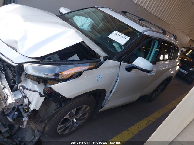 Toyota Highlander Xle 2022 5TDGZRBH5NS240001 Image 14
