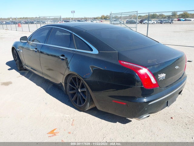 2011 JAGUAR XJ SAJWA2GB9BLV14832 Photo 2