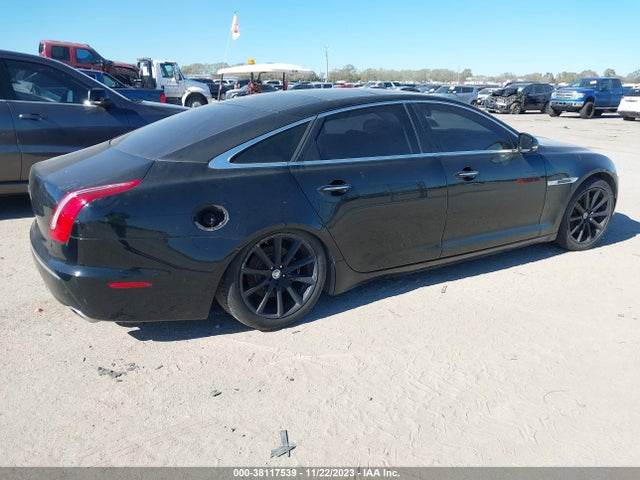 2011 JAGUAR XJ SAJWA2GB9BLV14832 Photo 3