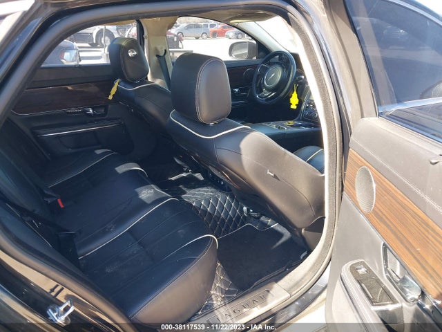 2011 JAGUAR XJ SAJWA2GB9BLV14832 Photo 7