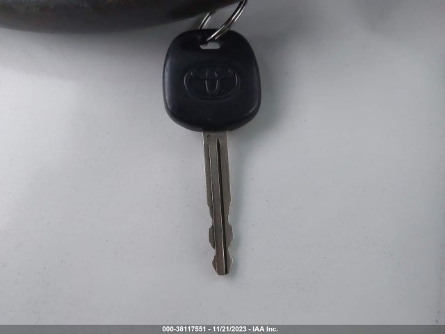 2005 TOYOTA COROLLA LE VIN: 1NXBR32E45Z510923