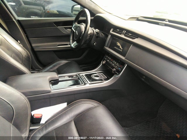 SAJBL4BN1HCY48027 Jaguar Xf 20d R-sport
