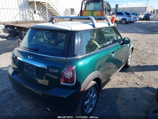 2008 MINI COOPER WMWMF335X8TU66826 Photo 3