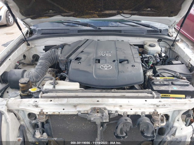 2004 TOYOTA 4RUNNER SR5 V6 VIN: JTEZU14R140026392