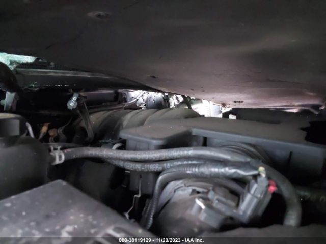 1GNSKHKC2KR300363 Chevrolet Suburban Lt