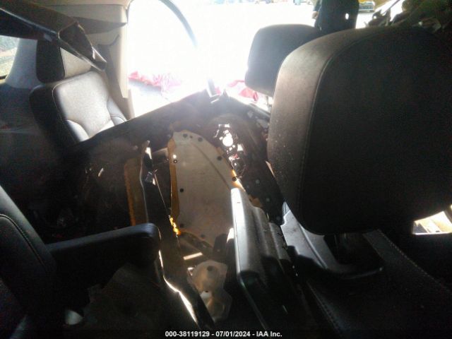 1GNSKHKC2KR300363 Chevrolet Suburban Lt
