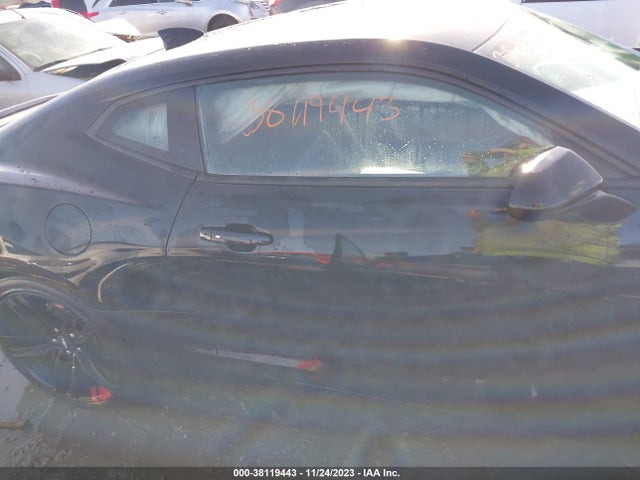 Chevrolet Camaro 2lt 2018 1G1FD1RS9J0154855 Image 13