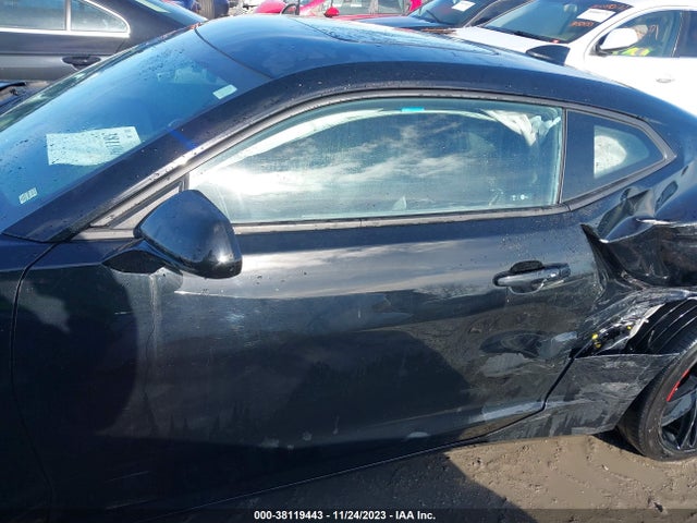 Chevrolet Camaro 2lt 2018 1G1FD1RS9J0154855 Image 14