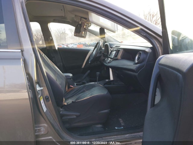 2015 TOYOTA RAV4 XLE VIN: 2T3RFREV8FW243817
