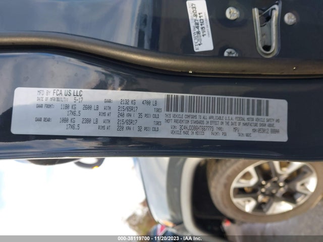 3C4NJDDB6HT667773 Jeep New Compass Trailhawk 4x4