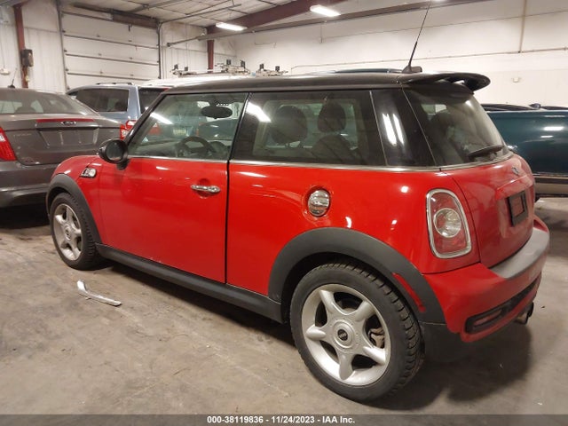 2011 MINI COOPER S WMWSV3C52BTY12238 Photo 2