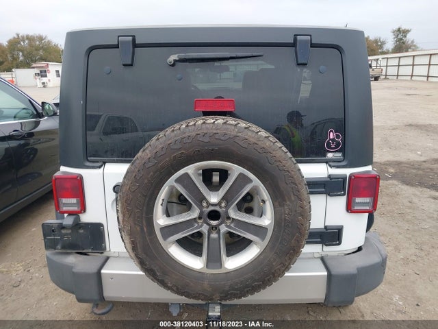 2014 JEEP WRANGLER UNLIMITED SAHARA VIN: 1C4BJWEG2EL104722