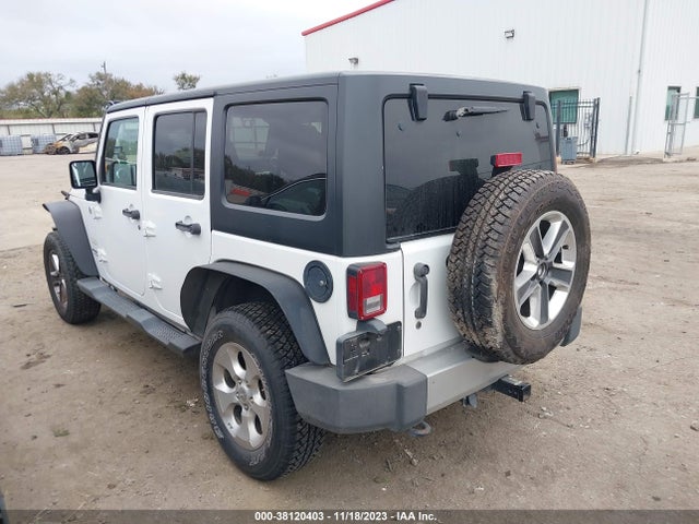 2014 JEEP WRANGLER UNLIMITED SAHARA VIN: 1C4BJWEG2EL104722