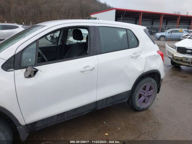 KL7CJNSB0HB077132 Chevrolet TRAX LS