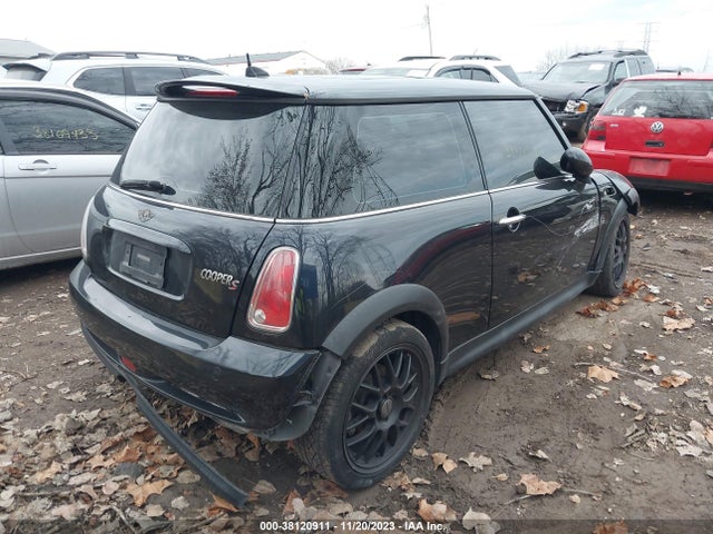 2006 MINI COOPER S WMWRE33566TL17089 Photo 3