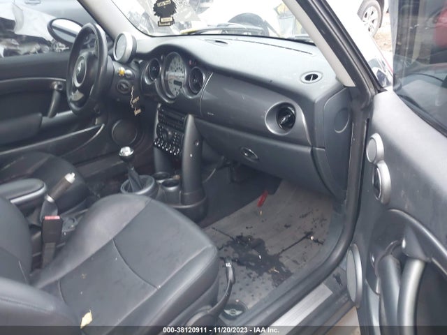 2006 MINI COOPER S WMWRE33566TL17089 Photo 4
