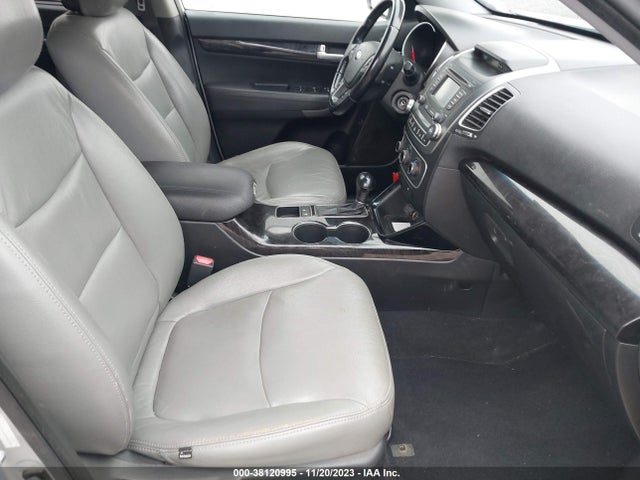 2014 KIA SORENTO LX VIN: 5XYKT4A62EG464306