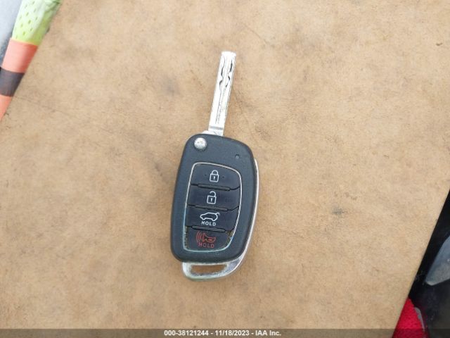 KM8J23A4XLU164303 Hyundai TUCSON SE