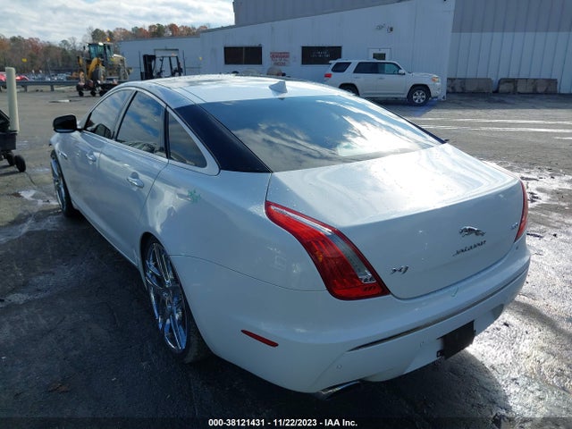 2014 JAGUAR XJ SAJWA1GTXEMV61823 Photo 2