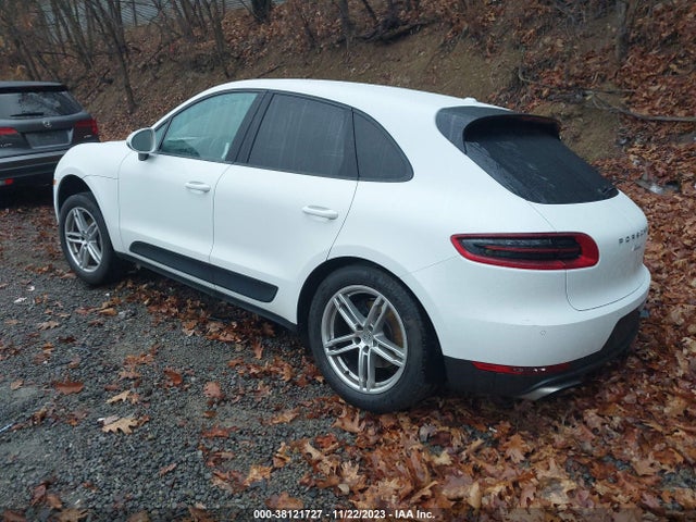 2018 PORSCHE MACAN WP1AA2A54JLB15187 Photo 2