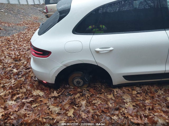 2018 PORSCHE MACAN WP1AA2A54JLB15187 Photo 5