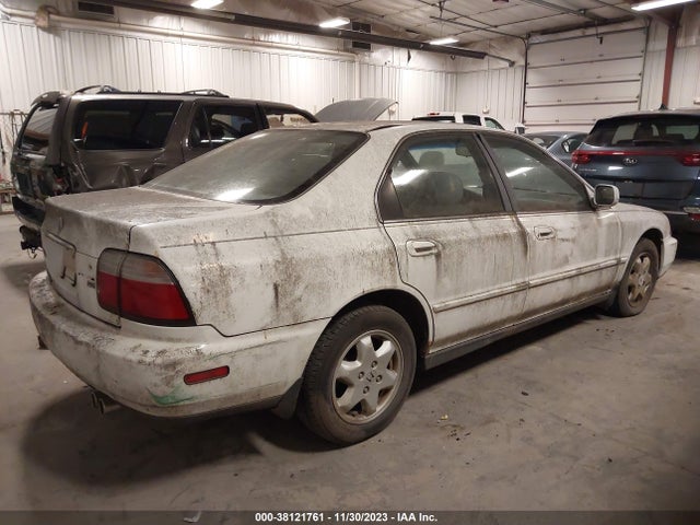 1997 HONDA ACCORD SDN EX VIN: 1HGCE6679VA024676