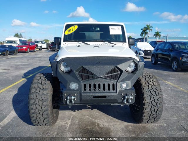 1C4BJWEG9HL569177 Jeep Wrangler Unlimited Sahara