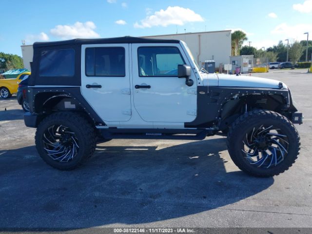 1C4BJWEG9HL569177 Jeep Wrangler Unlimited Sahara