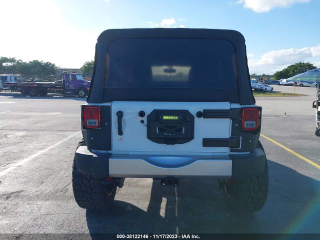 1C4BJWEG9HL569177 Jeep Wrangler Unlimited Sahara