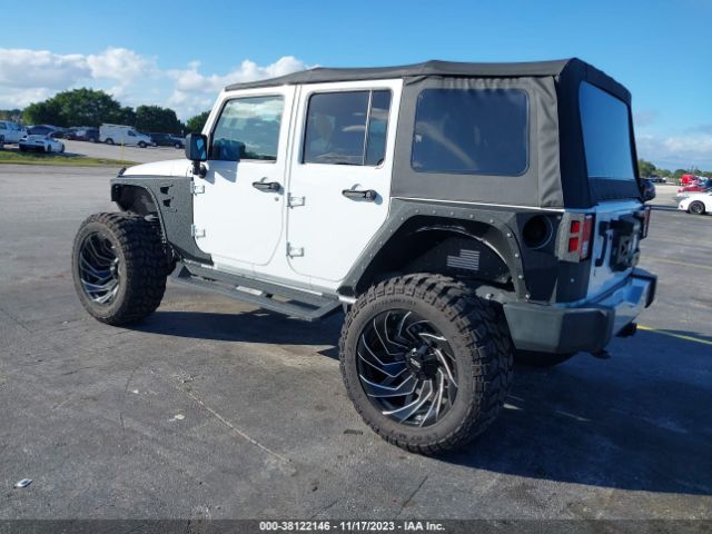1C4BJWEG9HL569177 Jeep Wrangler Unlimited Sahara
