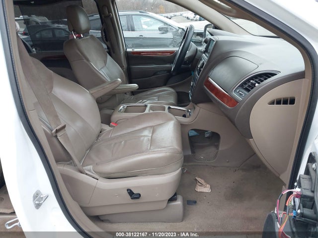 2C4RC1GG0ER147679 Chrysler Town & Country Limited