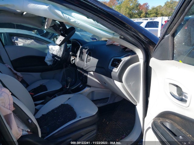 2019 JEEP COMPASS SUN AND WHEEL FWD VIN: 3C4NJCBB4KT832725