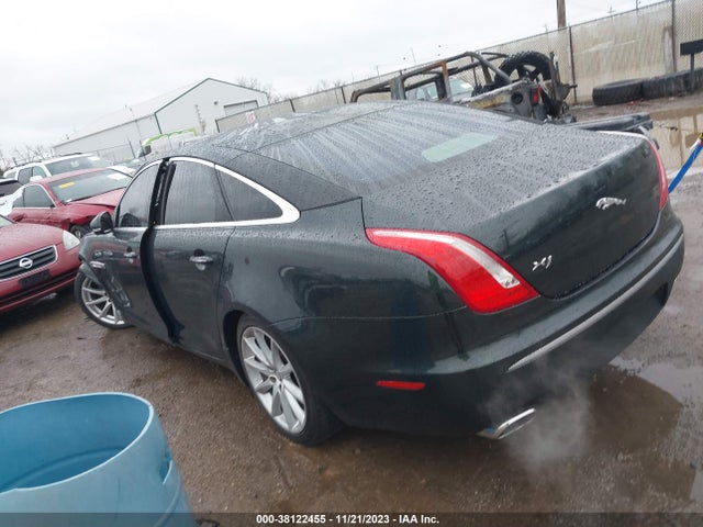 2011 JAGUAR XJ SAJWA1CB2BLV06619 Photo 2