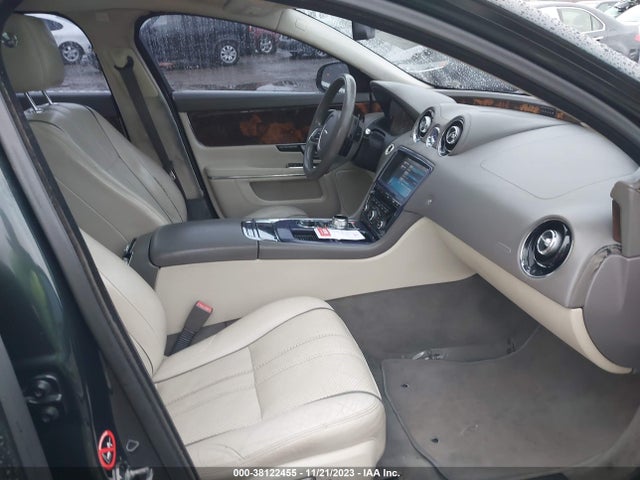 2011 JAGUAR XJ SAJWA1CB2BLV06619 Photo 4