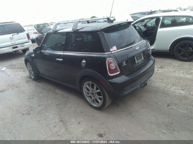 2008 MINI COOPER S WMWMF73598TT91785 Photo 2