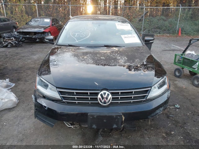 3VWDB7AJ5JM229720 Volkswagen Jetta 1.4t Se/1.4t Wolfsburg Edition