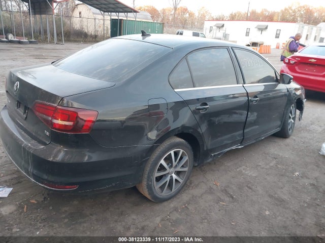3VWDB7AJ5JM229720 Volkswagen Jetta 1.4t Se/1.4t Wolfsburg Edition