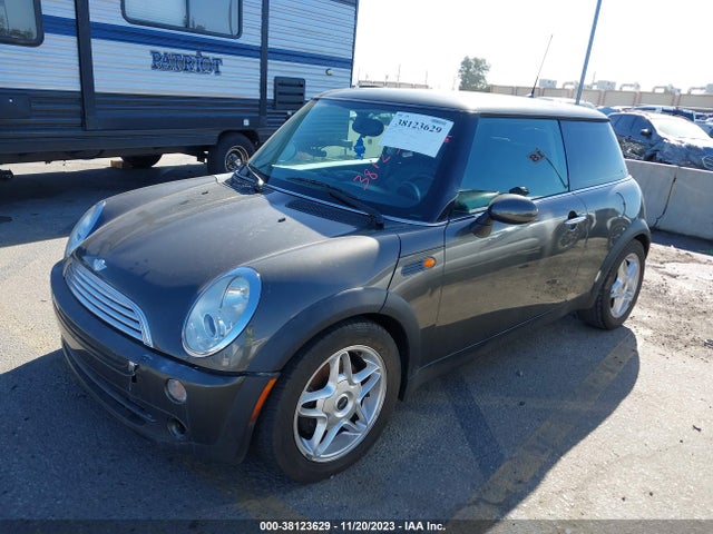 2006 MINI COOPER WMWRC33586TJ74295 Photo 1
