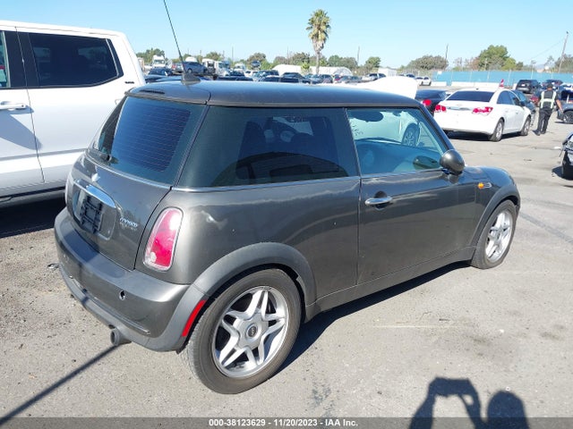 2006 MINI COOPER WMWRC33586TJ74295 Photo 3