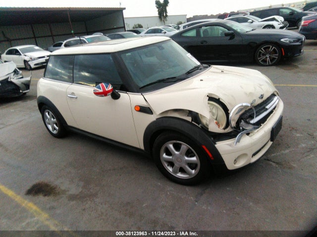 2008 MINI COOPER WMWMF33548TT68083 Photo 0