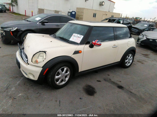 2008 MINI COOPER WMWMF33548TT68083 Photo 1