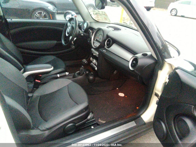 2008 MINI COOPER WMWMF33548TT68083 Photo 4