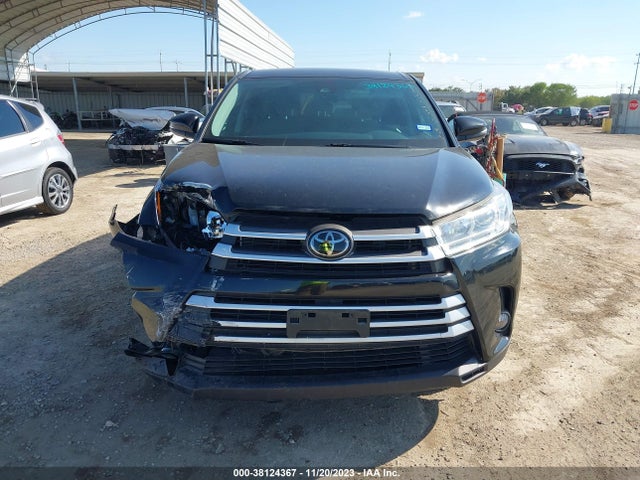 2018 TOYOTA HIGHLANDER LE PLUS VIN: 5TDZZRFH3JS249521
