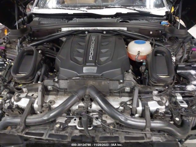 2017 PORSCHE MACAN WP1AB2A5XHLB12348 Photo 9