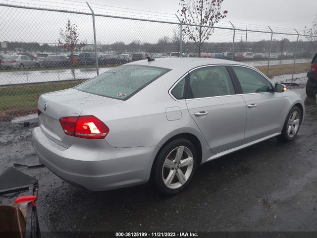 2013 VOLKSWAGEN PASSAT 2.5L SE VIN: 1VWBP7A39DC122847