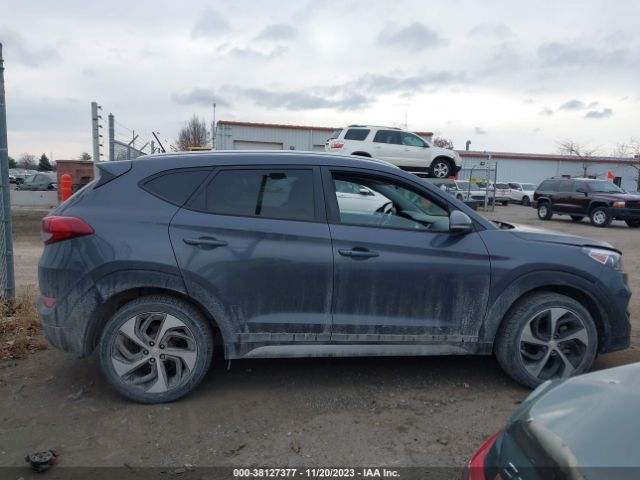 KM8J3CA22HU364062 Hyundai Tucson Sport